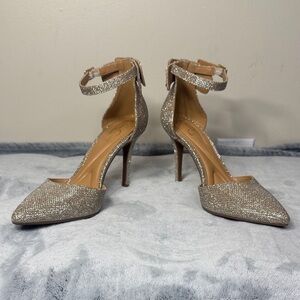 NWOT Jessica Simpson JS-Lana3 Gold Metallic   Heels - Size 6.5 BRAND NEW